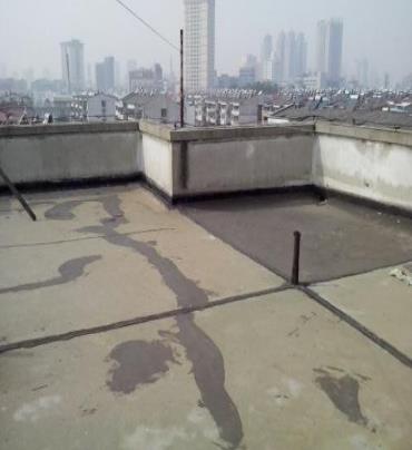 万州漏水维修 楼顶漏水是什么原因，楼顶漏水维修方法是什么?